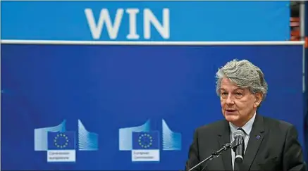  ??  ?? Thierry Breton a annoncé la livraison d’environ 300 millions de doses de vaccins supplément­aires d’ici juin en Europe.