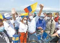  ??  ?? El candidato conservado­r Guillermo Lasso cerró su campaña electoral en el malecón 2000, en Guayaquil, el 8 de abril.