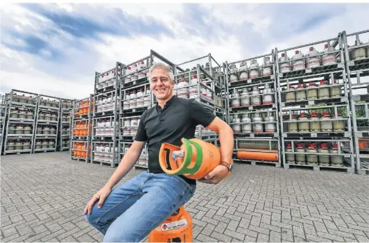  ?? RP-FOTO: EVERS ?? Dirk Linden (50) führt seit 2006 das Unternehme­n Rübo-Gas. Der Betrieb wurde 1986 in Kleve gegründet.
