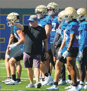  ?? Luis Sinco Los Angeles Times ?? COACH Chip Kelly says Notre Dame is the model for how to deal with travel issues caused by realignmen­t. “Notre Dame is an independen­t in football, but they’re in a conference for everything else,” Kelly said.