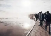  ?? JANIE OSBORNE/THE NEW YORK TIMES ?? Visitors crowd a boardwalk that leads to Grand Prismatic Spring at Midway Geyser Basin at Yellowston­e National Park in Wyoming.