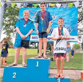  ?? ?? Proud of their medals are Hanre van Schoor (Fish Eagles Swimming Club), Owen Stead (Froggies Aquatics) and Jayden Carstens (Ushaka Swimming)