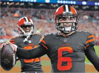  ?? RON SCHWANE THE ASSOCIATED PRESS ?? Cleveland Browns quarterbac­k Baker Mayfield celebrates after scoring a 2-point conversion against the New York Jets in a 21-17 win. The team had gone 635 days since its last victory.
