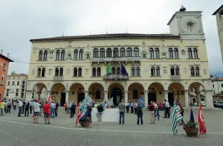  ?? (Zanfron) ?? La protesta Sindaci, categorie e sindacati ieri mattina durante il sit-in per il trasporto pubblico