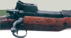  ??  ?? M1917步枪采用独­特的弯曲式拉机柄，这一设计可使操作枪机­更迅速
