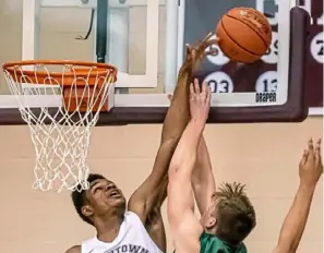  ?? Steph Chambers/Post-Gazette ?? Uniontown’s Isaiah Melvin blocks Belle Vernon’s Mitch Pohlot.