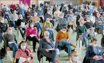  ??  ?? Les membres de l’assemblée