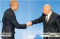  ?? | AP ?? Illinois gubernator­ial candidates Bruce Rauner and Gov. Pat Quinn shake hands before a debate at the DuSable Museum Tuesday.