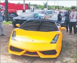  ??  ?? Lamborghin­i Gallardo, debe ser el vehículo de mayor valor.