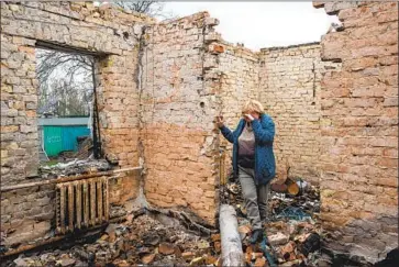  ?? A WOMAN Alexey Furman Getty Images ?? who gave her name only as Inna, 53, cries in her destroyed house in Ozera, near Kyiv, Ukraine.