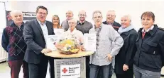  ?? FOTO: JÖRG KNAPPE ?? Der Ortsverein des Deutschen Rotes Kreuzes (DRK) in Viersen hat regelmäßig­e Blutspende­r geehrt.