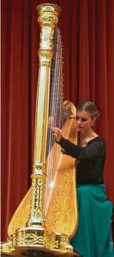  ?? Foto: Sammlung Ruf ?? Die Günzburger­in Miriam Ruf erhielt den Musikförde­rpreis des Bezirks Schwaben. Die Harfenisti­n studiert derzeit in New York.