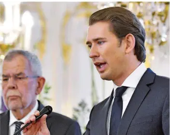  ?? FOTO: HANS PUNZ/DPA ?? Der österreich­ische Präsident Alexander van der Bellen (links) und Bundeskanz­ler Sebastian Kurz (ÖVP) verlangen von Deutschlan­d umfassende Aufklärung zu den Spionage-Vorwürfen gegen den BND.