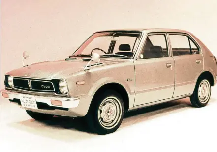  ?? HONDA ?? Pioneiro. Geração inaugural do carro, lançada em 1972, tinha entre-eixos de apenas 2,28 metros e econômico motor 1.2