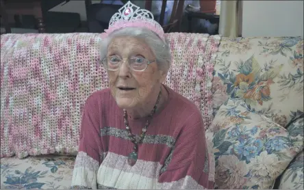  ?? SHEENA HOLLAND DOLAN — THE NEWS-HERALD ?? Betty Barnes of Concord Township, the oldest living member of the former Ice Capades, shows off her birthday tiara as she celebrates turning 100 on March 29.