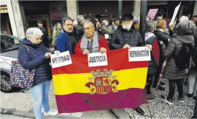  ?? Jaime Galindo ?? Protesta de las asociacion­es memorialis­tas por la derogación de la ley de memoria, el pasado 15 de febrero.
