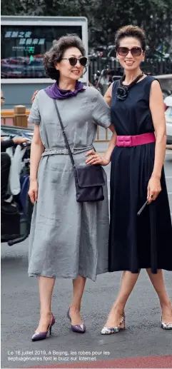  ??  ?? Le 16 juillet 2019, à Beijing, les robes pour les septuagéna­ires font le buzz sur Internet.