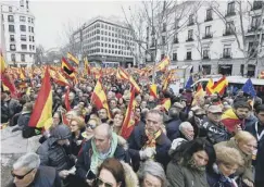  ??  ?? 0 Demonstrat­ors chanted ‘Long live Spain’ and ‘Elections now’