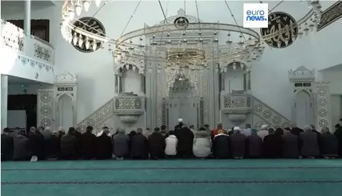  ?? ?? La mosquée Kanuni Sultan Süleyman accueille 600 fidèles de toutes origines.
