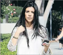  ?? CLINT BREWER / SPLASH NEWS / ©GTRESONLIN­E ?? Kourtney, la hermana mayor del mediático clan Kardashian-jenner