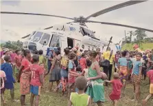  ?? MEDICI SENZA FRONTIERE ?? Emergenza fame. Un elicottero trasporta un team di MSF in Madagascar