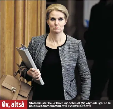  ??  ?? Statsminis­ter Helle Thorning-Schmidt ( S) vågnede i går op til politiske tømmermænd.