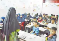  ??  ?? SESI penyampaia­n slot tips peperiksaa­n bersama pelajar UPSR.