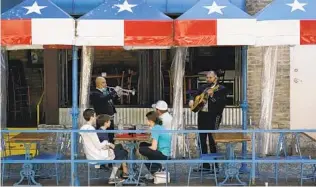  ?? ERIC GAY AP PHOTOS ?? Musicians perform for diners at a restaurant on the River Walk in San Antonio on Wednesday.