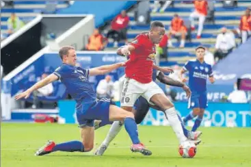  ?? GETTY IMAGES ?? ■
Jonny Evans (left) brings down Manchester United’s Anthony Martial inside the box leading to a penalty on Sunday.