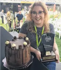  ?? PHOTO: MATTHEW HOLDRIDGE ?? Delight . . . Maya Turner with her winning cake.