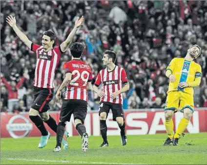  ?? FOTO: AIOL ?? Celebració­n
Aduriz festeja el gol de Susaeta al Bate Borisov en el partido que puso punto y final a la Champions de la 2014-15