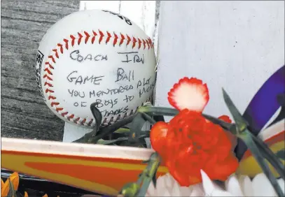  ?? Gene J. Puskar ?? The Associated Press A memorial to Irv Younger, one of the 11 people killed during worship services Saturday in Pittsburgh, includes a baseball outside the Tree of Life Synagogue.