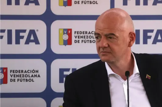  ?? KEYSTONE ?? Infantino (Fifa) è impegnato nella promozione di un progetto osteggiato dalle federazion­i europea e sudamerica­na e dai club