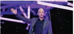  ??  ?? Jeff Bezos with a model of Blue Origin’s Blue Moon lunar lander.