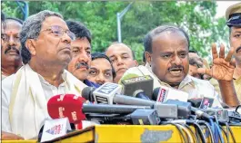  ??  ?? Siddaramai­ah and JD(S) President HD Kumaraswam­y address the media after a meeting with Governor