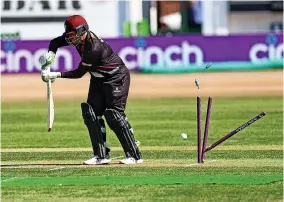  ?? JOHN MALLETT ?? HOT FORM: Louis Kimber, left, acknowledg­es his home supporters after hitting a century against Somerset in the Royal London One-Day Cup. Above, opener Steven Davies is bowled by Beuran Hendricks