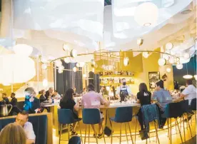  ?? RENAUD PHILIPPE LE DEVOIR ?? Le décor du restaurant BŌ a récemment gagné l’or aux Grands Prix du design.