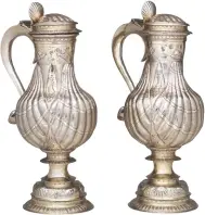  ??  ?? One of this pair of silver-gilt flagons, 1598, is held by the young man in the painting