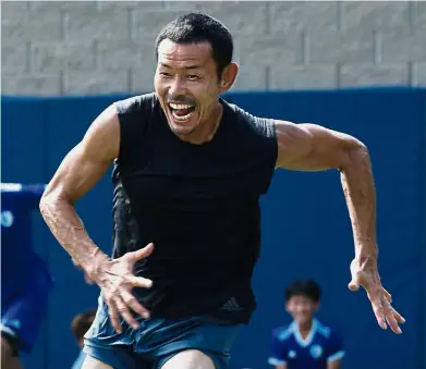  ??  ?? Creating stars: Son Woong-jung, father of South Korean star Son Heung-min, on the pitch with his students at the SON Football Academy in Chuncheon. — AFP