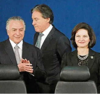  ?? DIDA SAMPAIO/ESTADÃO ?? Poderes. Raquel Dodge com Michel Temer e o presidente do Senado, Eunício Oliveira