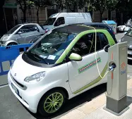  ??  ?? Una colonnina Enel per ricaricare auto elettriche Con Enel Puglia Active Network (Pan) la Puglia avrà una rete più efficiente