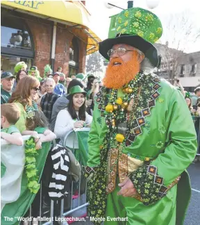  ??  ?? The “World’s Tallest Leprechaun,” Monte Everhart