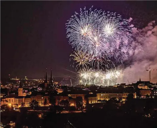  ?? Foto: Gerry Huberty ?? Eines der letzten größeren pyrotechni­schen Spektakel der vergangene­n Jahre, das Feuerwerk am Vorabend des Nationalfe­iertages des Jahres 2019. Nach Corona könnten Drohnen-Shows diese Funktion übernehmen.