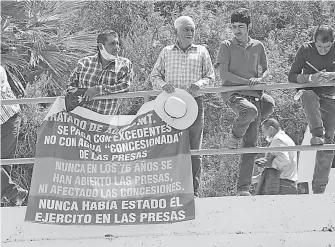  ?? / CARLOS VILLALOBOS ?? Agricultor­es mantienen tomada la presa La Boquilla