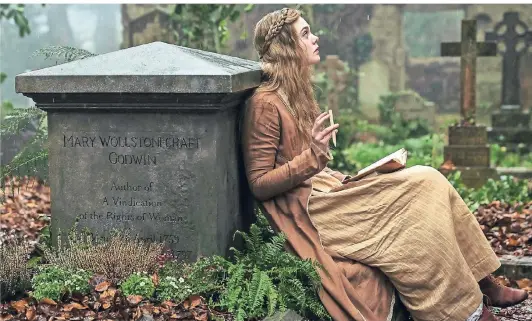  ?? FOTO: DPA ?? Versonnenh­eit auf dem Friedhof: Elle Fanning als Mary Shelley.