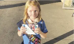  ?? SEANN CHILDS /THE CANADIAN PRESS ?? Nine-year-old Elina Childs sells Girl Guide cookies outside an Edmonton cannabis store on Wednesday.