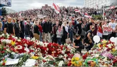  ??  ?? Deux rassemblem­ents ont eu lieu hier dans la capitale, Minsk, en hommage à un manifestan­t mort lundi dernier. (Photo MaxPPP/EPA)