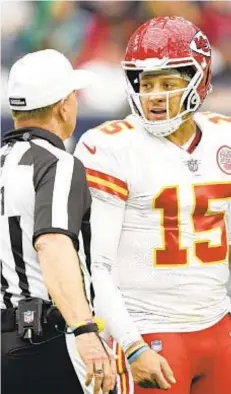  ?? AP ?? Any conversati­ons between referee Carl Cheffers (l.) and Patrick Mahomes Sunday will carry plenty of weight.