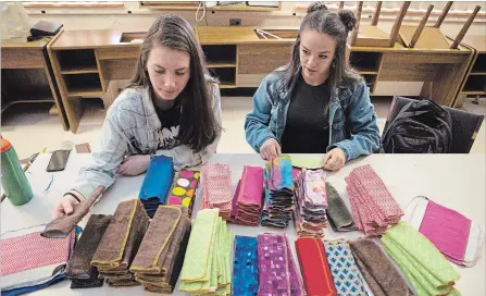 ?? ANDREW RYAN WATERLOO REGION RECORD ?? Kitchener Waterloo Collegiate students Bianca Busch, left, and Hannah Muscat are making reusable sanitary kits.