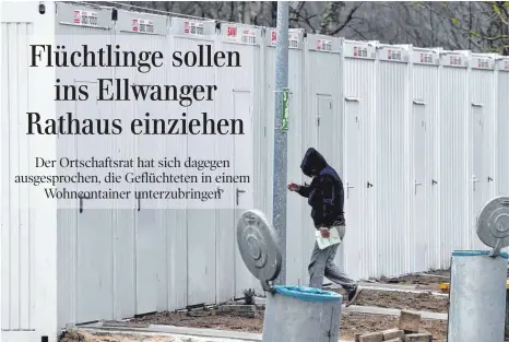  ?? FOTO: CARSTEN REHDER/DPA ?? Der Wohncontai­ner, den die Gemeinde Rot gekauft hat, wird vorerst nicht in Ellwangen aufgestell­t. Der Gemeindera­t will erneut im gesamten Gemeindege­biet nach neuen möglichen Standorten suchen.